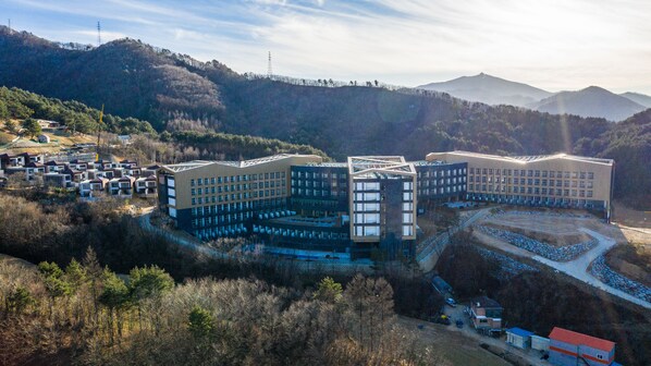 Exterior - Ramada Hotel & Suites by Wyndham Gangwon Pyeongchang (Pyeongchang)