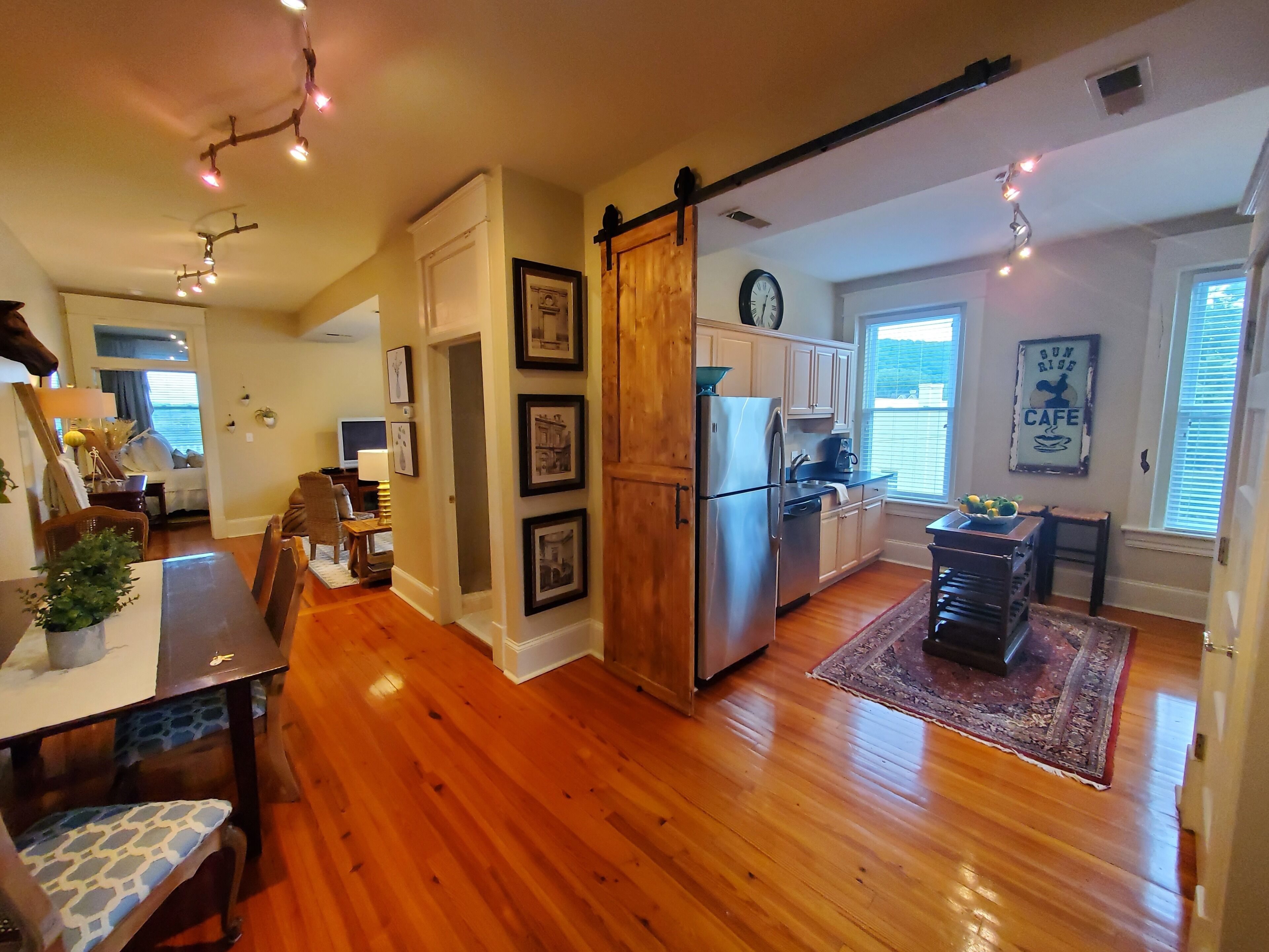 Historic Urban Downtown Loft 2 Bedroom 2 Bath