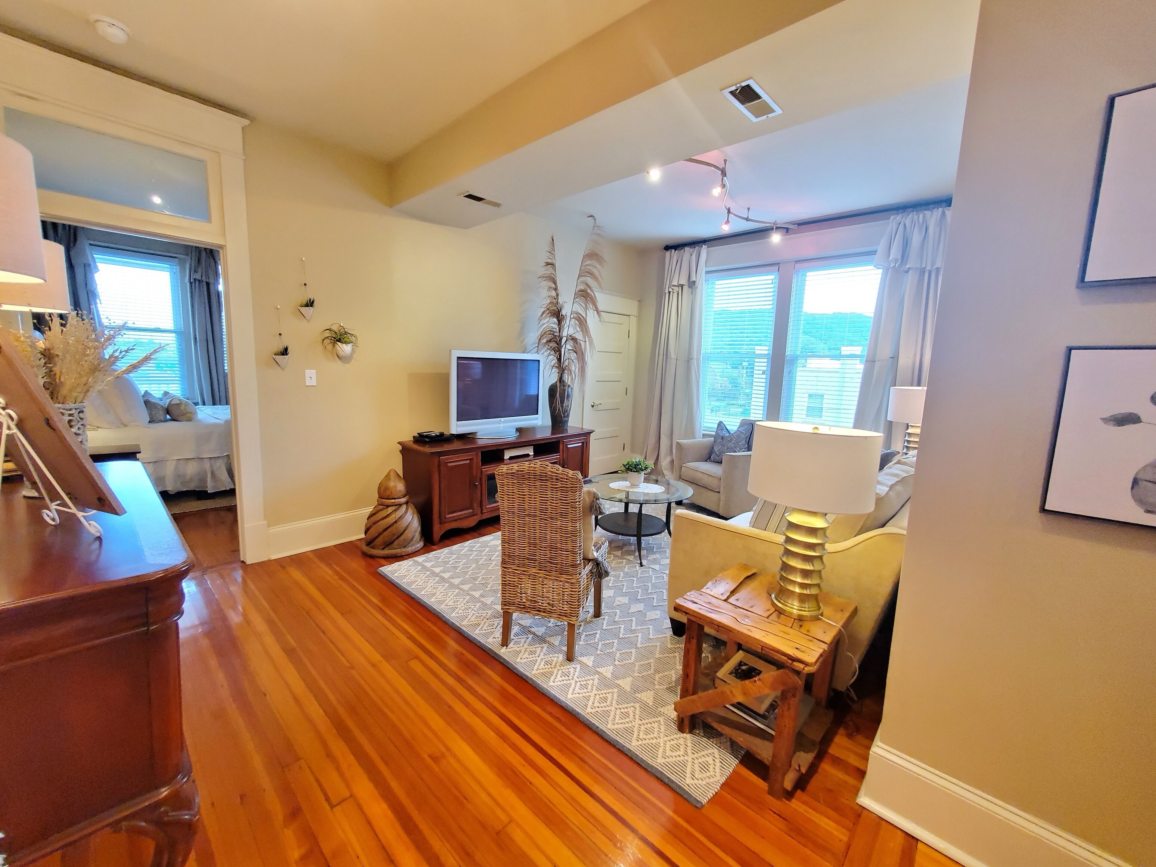 Historic Urban Downtown Loft 2 Bedroom 2 Bath