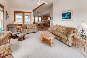 TV, DVD player, stereo - Oceanview Dog Friendly Home w/ Private Pool, Hot Tub, Basketball, Beach Nearby (Waves)