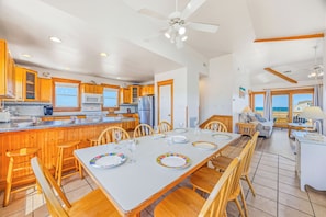 Dining - Oceanview Dog Friendly Home w/ Private Pool, Hot Tub, Basketball, Beach Nearby (Waves)