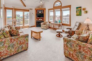 TV, DVD-spiller og stereoanlegg