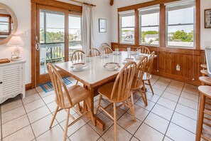 Dining - Oceanview Dog Friendly Home w/ Private Pool, Hot Tub, Basketball, Beach Nearby (Waves)