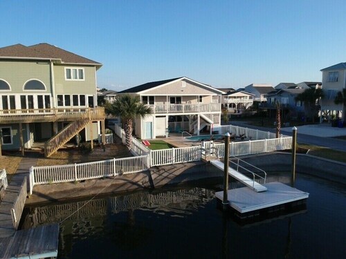 Canal/w dock, pool, ocean view, 1 block from beach & EV charger