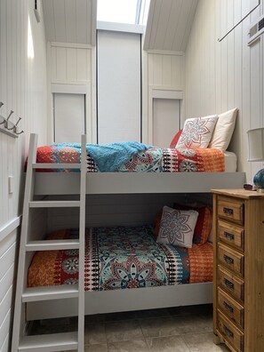 4 bedrooms, iron/ironing board, travel cot, free WiFi