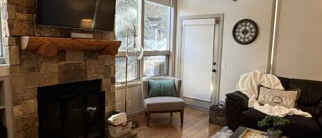 Smart TV, fireplace, DVD player, books