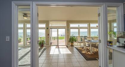 Waterfront Home on the Chesapeake Bay with Pier only 30 min from naval academy