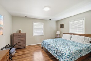 4 bedrooms, iron/ironing board, free WiFi, bed sheets