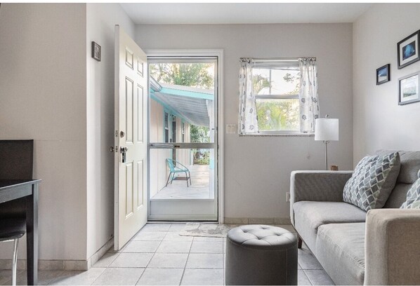 TV - Cozy Cottage Goodland Fl.  (GOODLAND)