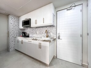 Fridge, microwave, stovetop, coffee/tea maker