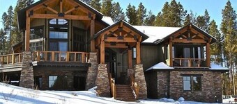 Stunning Private Lodge with Great Views!