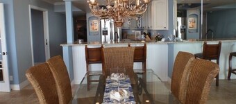 Surf Shack - Panoramic Ocean View! Book your Holiday steps to sand & downtown!