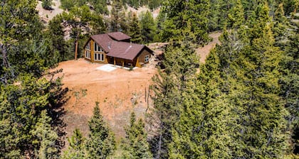 Your mountain getaway on 30 pristine acres! Beautiful home with hottub, stream.