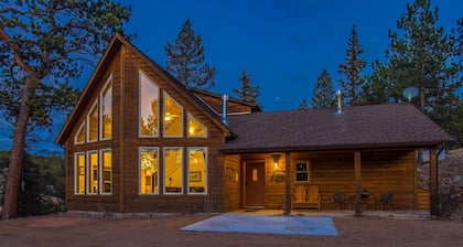 Your mountain getaway on 30 pristine acres! Beautiful home with hottub, stream.
