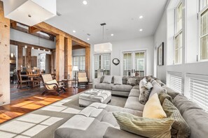 Televisie en een open haard