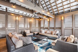 Televisie en een open haard