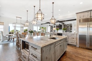 Réfrigérateur, lave-vaisselle, cafetière/bouilloire