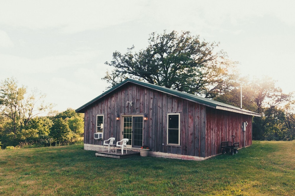 Rustic cottage in river valley with access to hiking and mountain biking trails