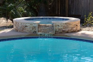 Et oppvarmet basseng