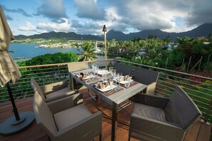 Outdoor dining - Luxury home with amazing views, Pool, Firepit, AC, Outdoor Gym (Kaneohe)