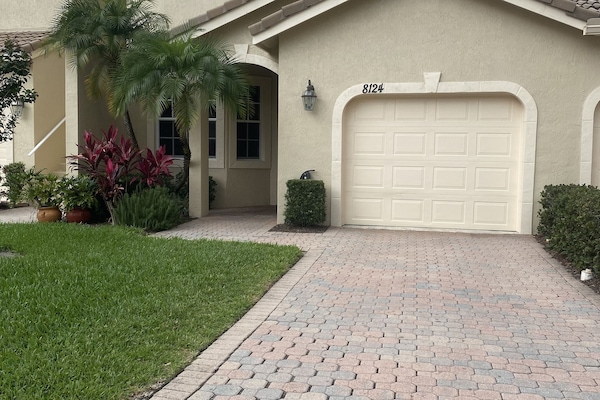 4 BR Townhouse. Primary BR on 1st floor