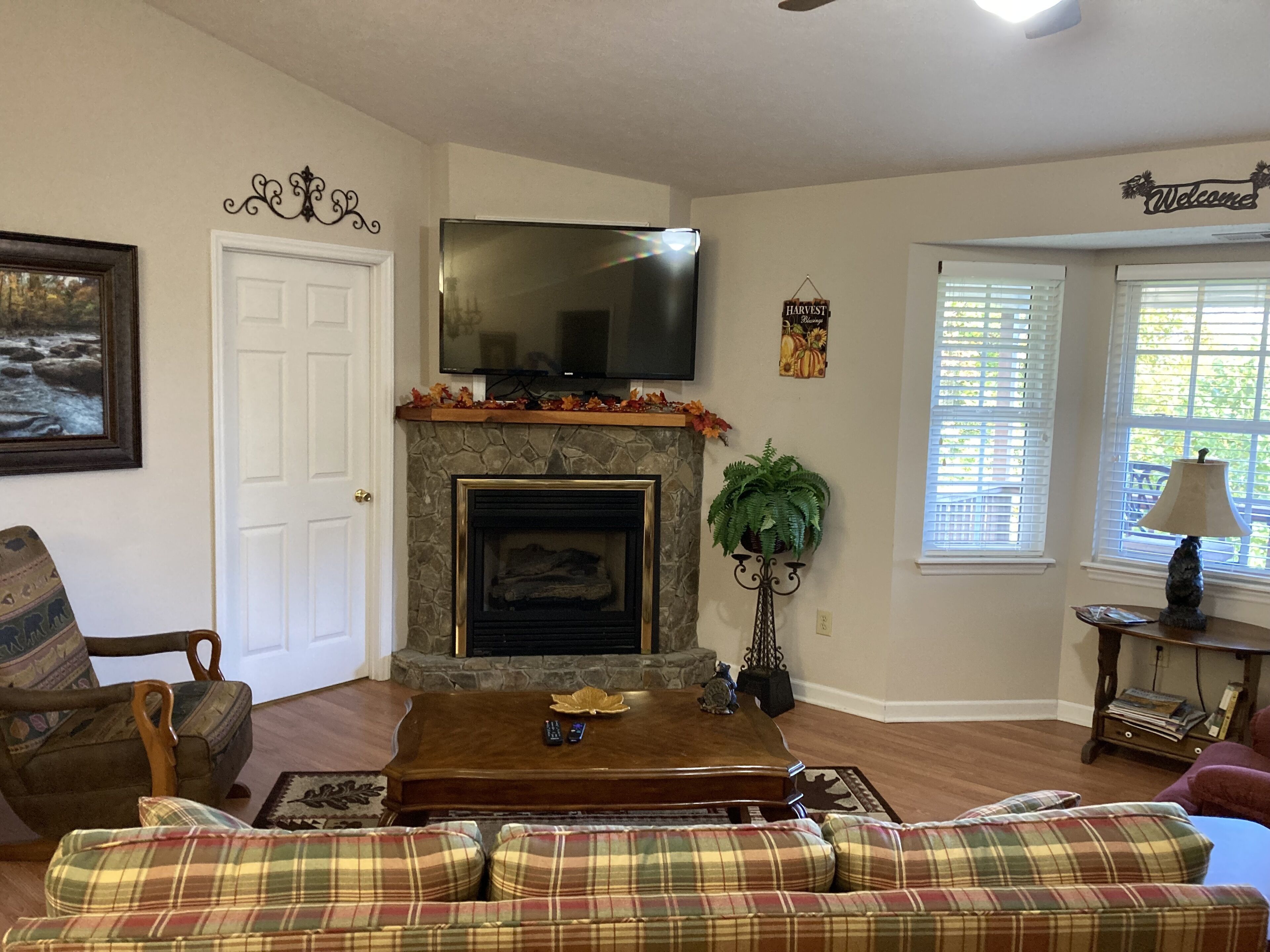 Mountainside Cottage! Great Views, Close to Appalachian Ski Mtn, Free WiFi!