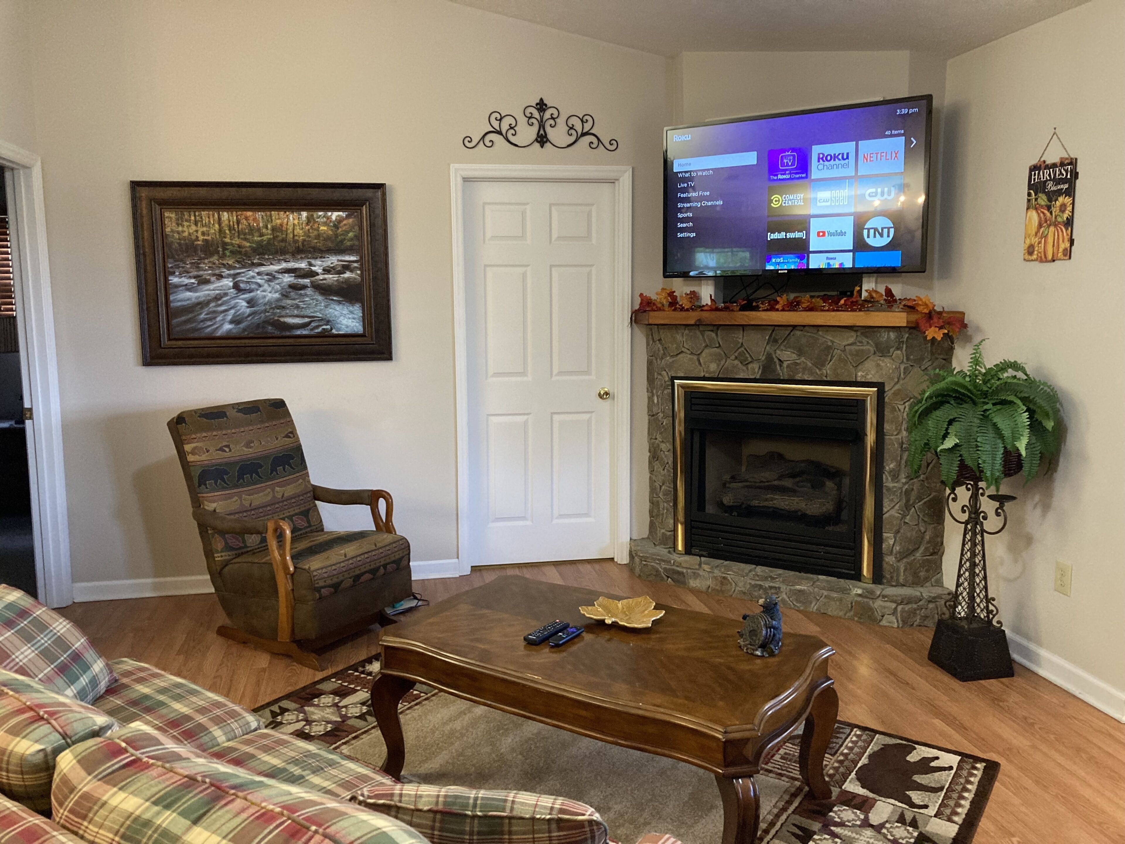 Mountainside Cottage! Great Views, Close to Appalachian Ski Mtn, Free WiFi!