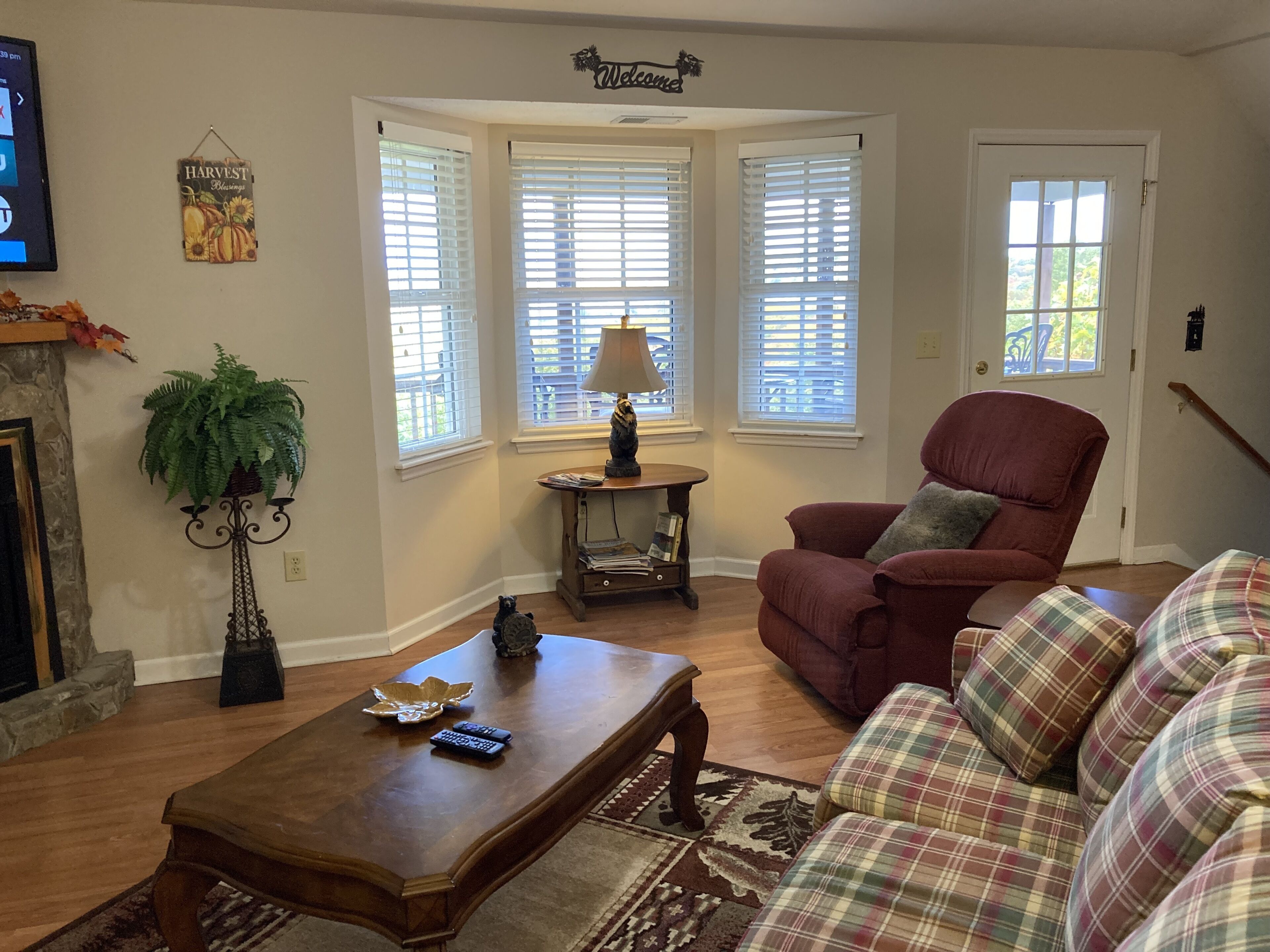 Mountainside Cottage! Great Views, Close to Appalachian Ski Mtn, Free WiFi!