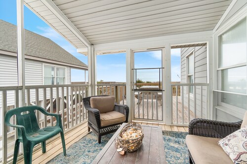 "Holden You" - Oceanfront Home w/ Pool, 5 Bedrooms / 3 Bathrooms