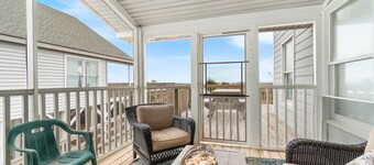 Recientemente renovado, frente al mar, piscina (opcional para calentar) casa con acceso a la playa privada y vistas espectaculares del Atlántico.