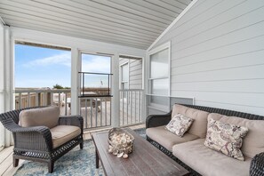 TV - "Holden You" - Oceanfront Home w/ Pool, 5 Bedrooms / 3 Bathrooms (Holden Beach)