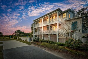 المنشأة من الخارج