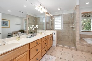 Combined shower/bathtub, hair dryer, towels - Immaculate Private Ocean Front Escape, Easy Walk To BEACH, Private Pool! (St. Simons Island)