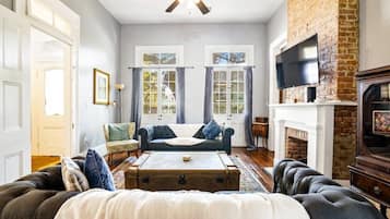 Smart TV, fireplace, offices