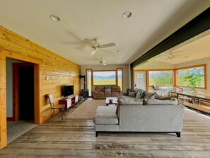 TV - Teton View - Cache Vista Ranch Estate - Sleeps 32 (Tetonia)