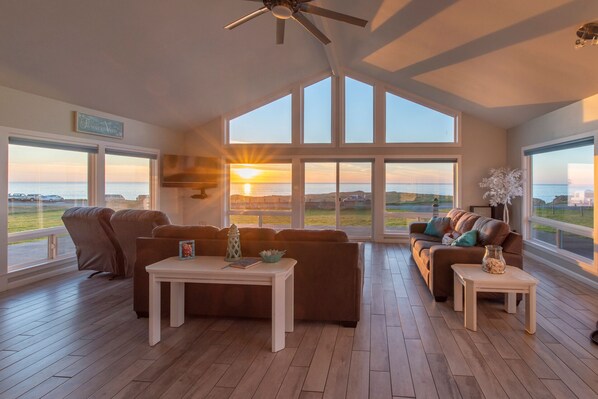 Smart TV, fireplace, DVD player