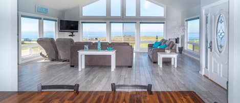 Smart TV, fireplace, DVD player