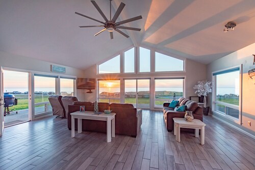 Dog friendly! Oceanfront home with side to side views! Hear the sea lions!