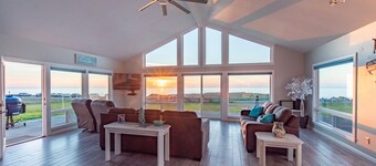 Dog friendly! Oceanfront home with side to side views! Hear the sea lions!