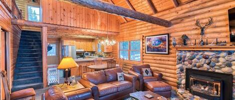 Télévision, cheminée, lecteur de DVD, baby-foot