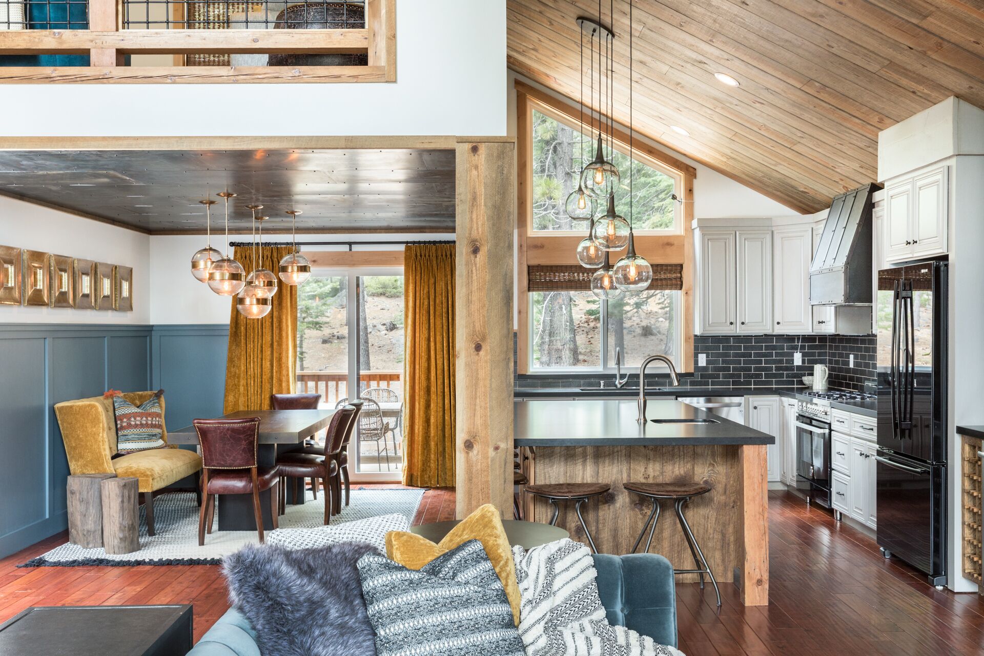 Stunning New Tahoe Donner Luxury Mountain Home 4BR 4BA with Loft