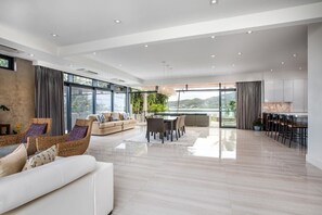 Interior - Springer Estate -overlooking Kaneohe Bay, AC, Pool (Kaneohe)