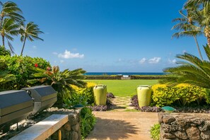 Property grounds - Oceanfront Corner Villa w/ Air Conditioning (Koloa)