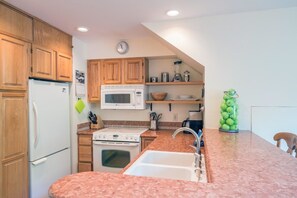 House, Multiple Beds (Cimarron Lodge 15) | Private kitchen | Fridge, microwave, stovetop, dishwasher
