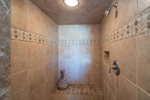 Ferienhaus, Mehrere Betten (Cornet Creek) | Dusche im Bad