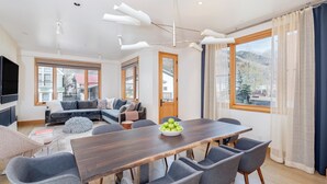 Huis, meerdere bedden (Ironwood A) | Dineren in de kamer