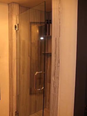 Room, Multiple Beds (Mountainside Adjoining Rooms) | Bathroom shower