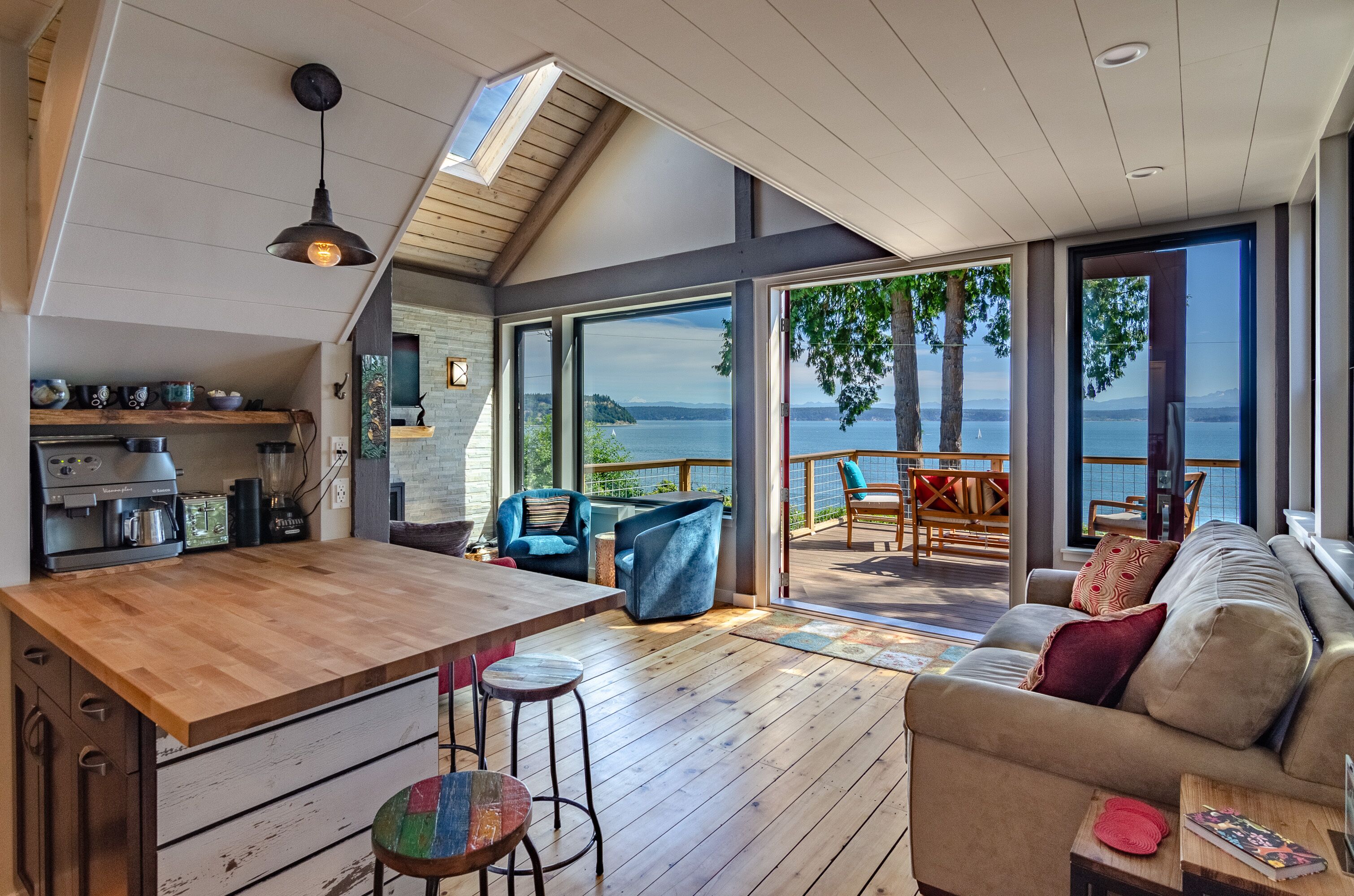 Maple Cove Hideaway - Ocean Front Cabin - Close To Langley! 