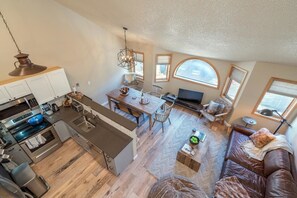 Hus, flere senger (Lulu City 6F) | Oppholdsområde | Flatskjerm-TV og DVD-spiller