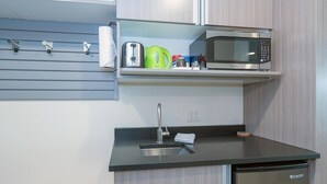 Room, Multiple Beds (Mountainside Inn 421) | Private kitchenette | Coffee/tea maker, fridge, microwave, cookware/dishes/utensils - Mountainside Inn 421 (Telluride)